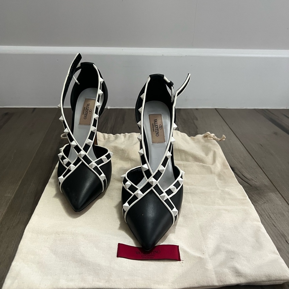 Valentino Heels, 6.5. Lightly worn, good condition. True to size, comfortable.